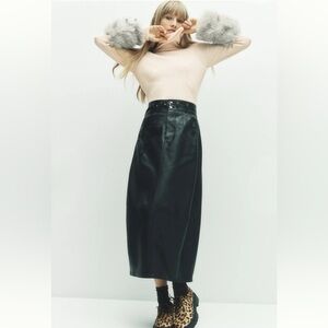 Anthropologie Elegant Cream Sweater with Faux Fur Cuffs - Size XS